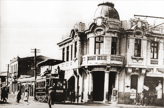 Edificio de tienda La Mascota